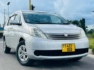 Toyota ISIS 2006 Silver