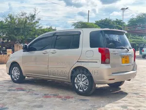 Toyota Raum 2004 Gold