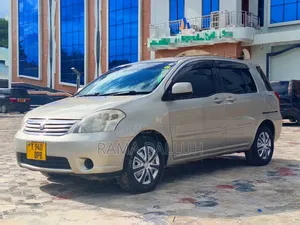 Toyota Raum 2004 Gold