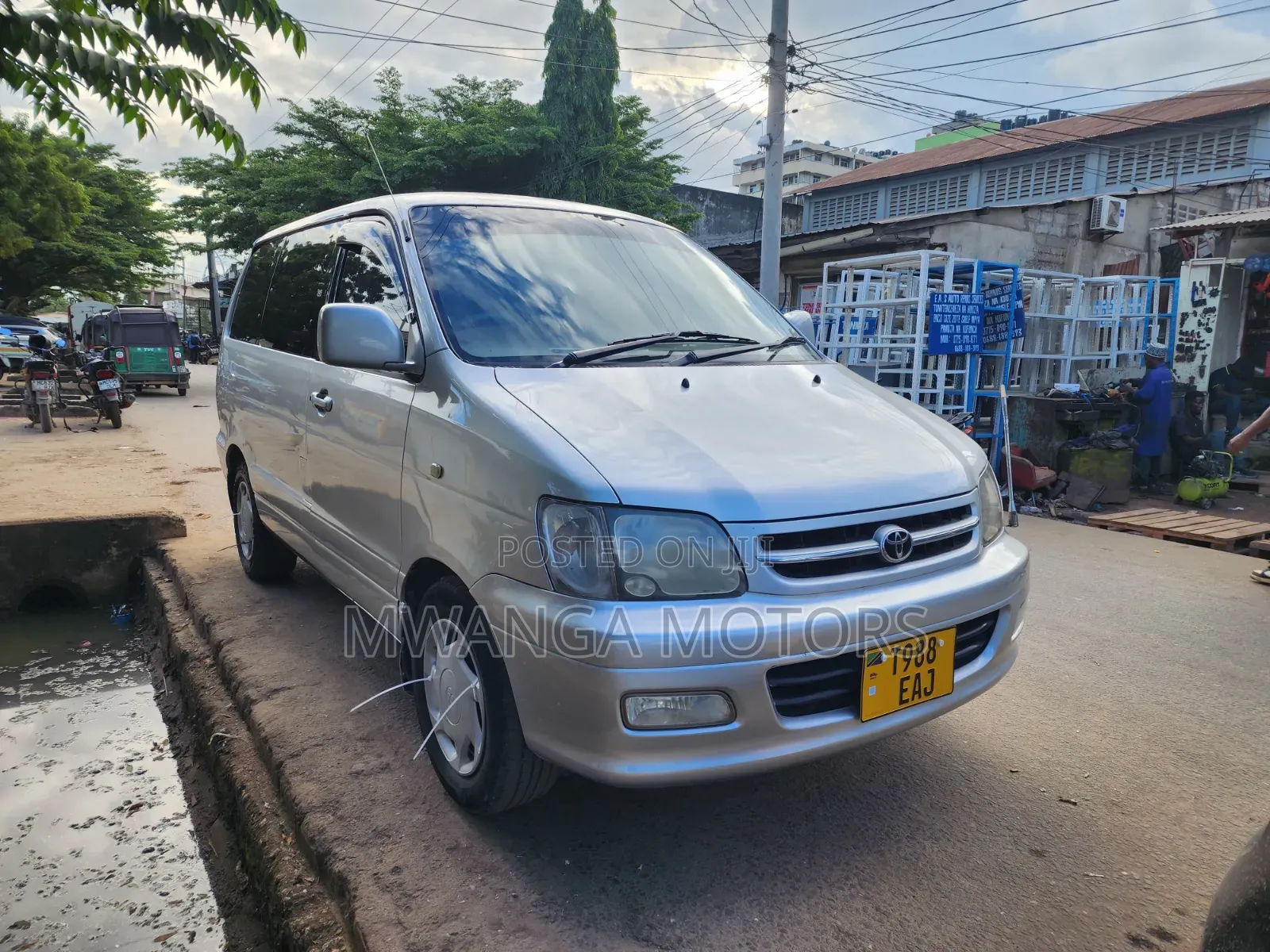 Toyota Noah 2.0 FWD (8 Seater) 2001 Silver