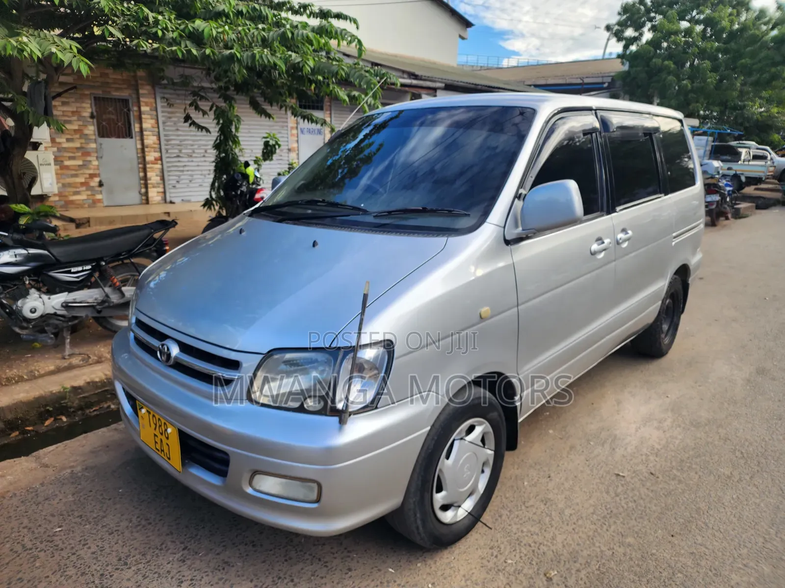Toyota Noah 2.0 FWD (8 Seater) 2001 Silver