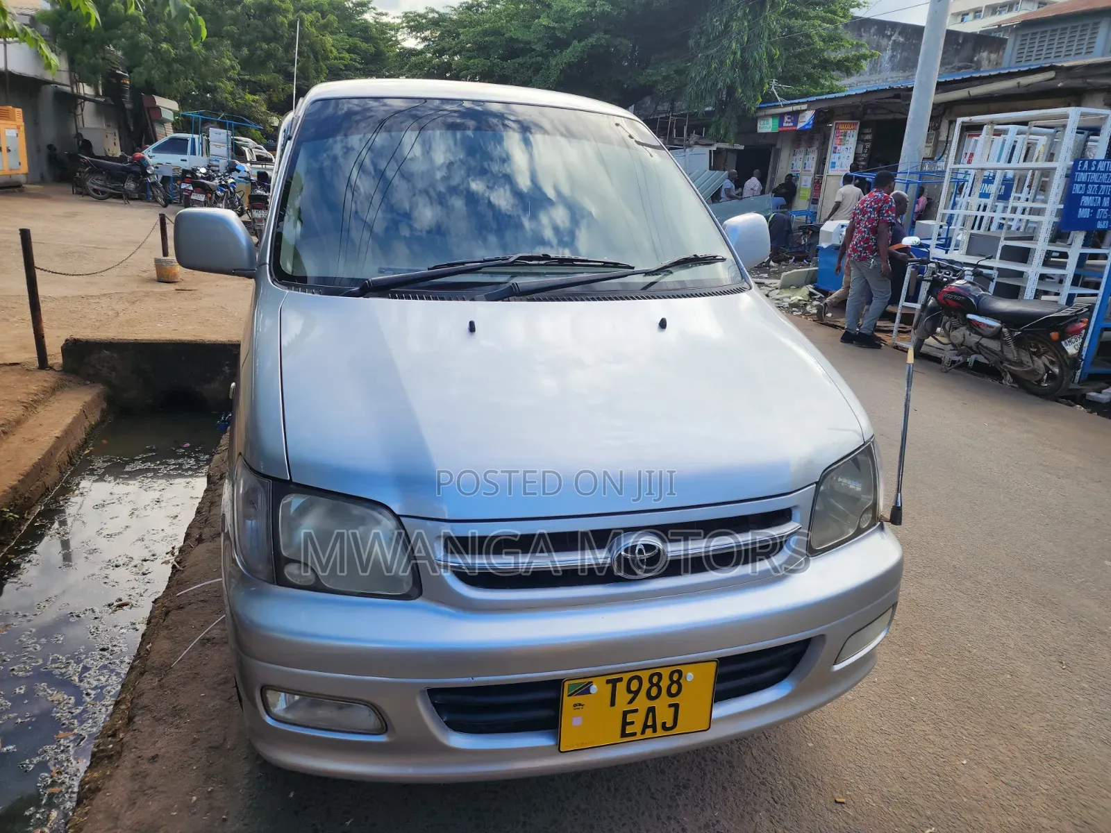 Toyota Noah 2.0 FWD (8 Seater) 2001 Silver