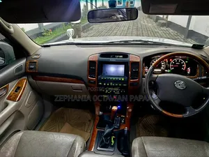 Toyota Land Cruiser Prado 2005 White