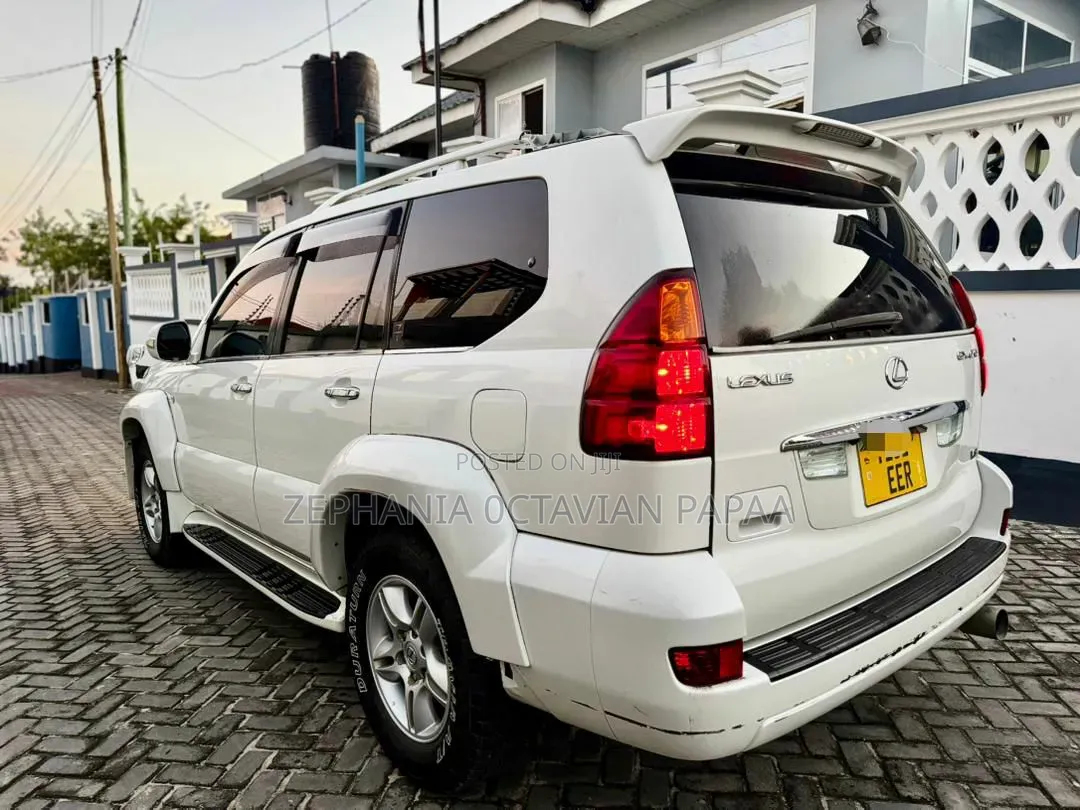 Toyota Land Cruiser Prado 2005 White