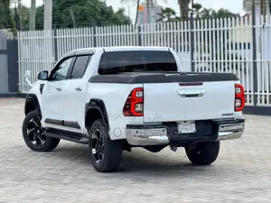 Toyota Hilux 2021 Pearl