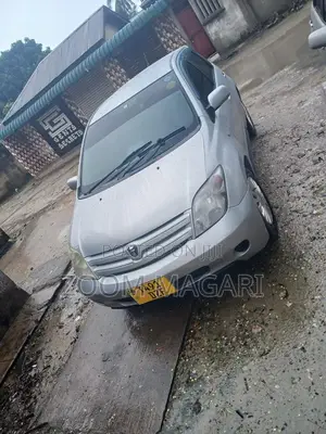 Toyota IST 2007 Silver