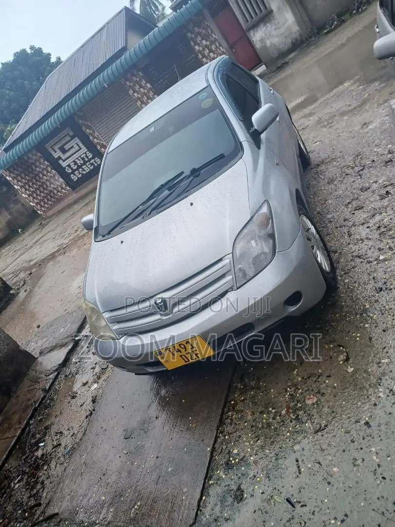 Toyota IST 2007 Silver
