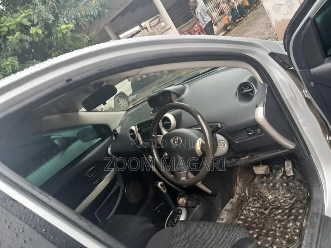 Toyota IST 2007 Silver