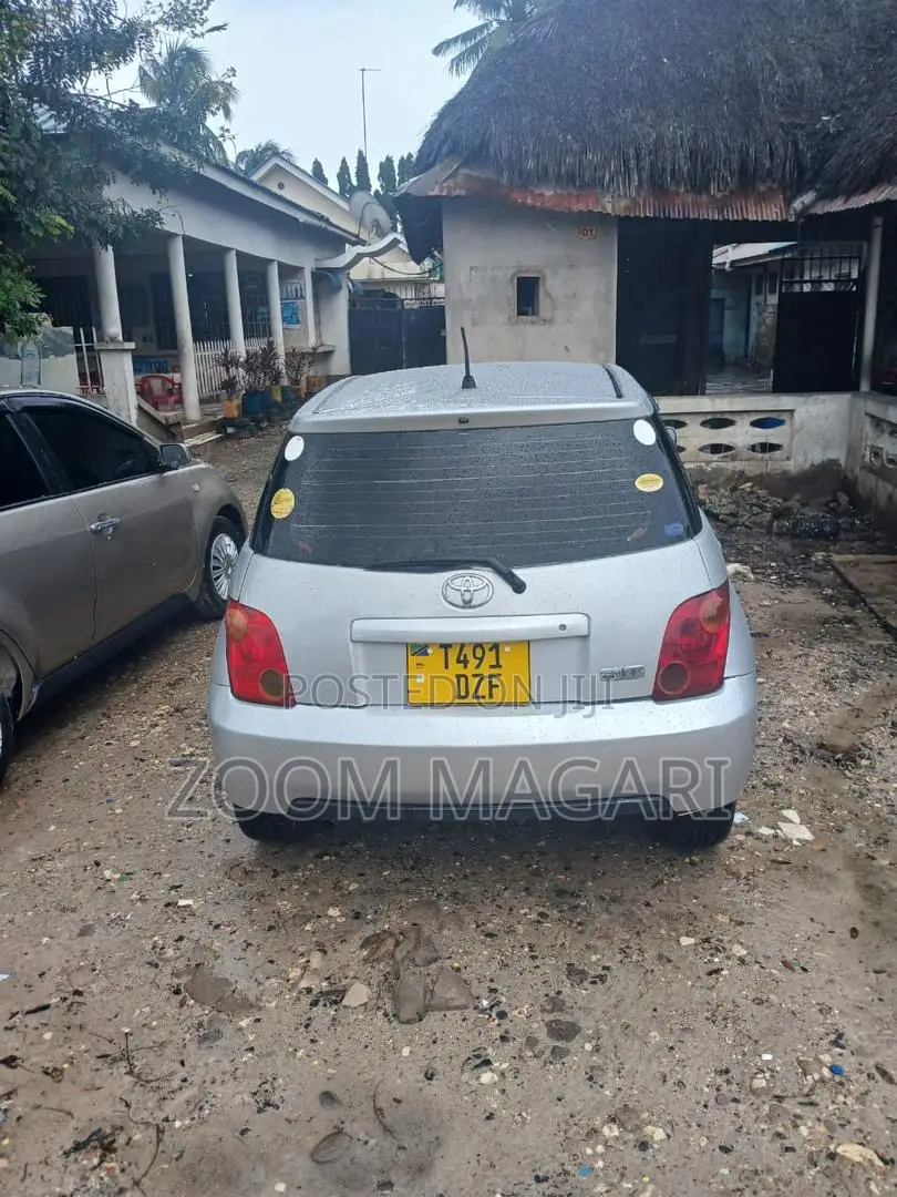 Toyota IST 2007 Silver