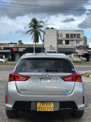 Toyota Auris 2013 Silver