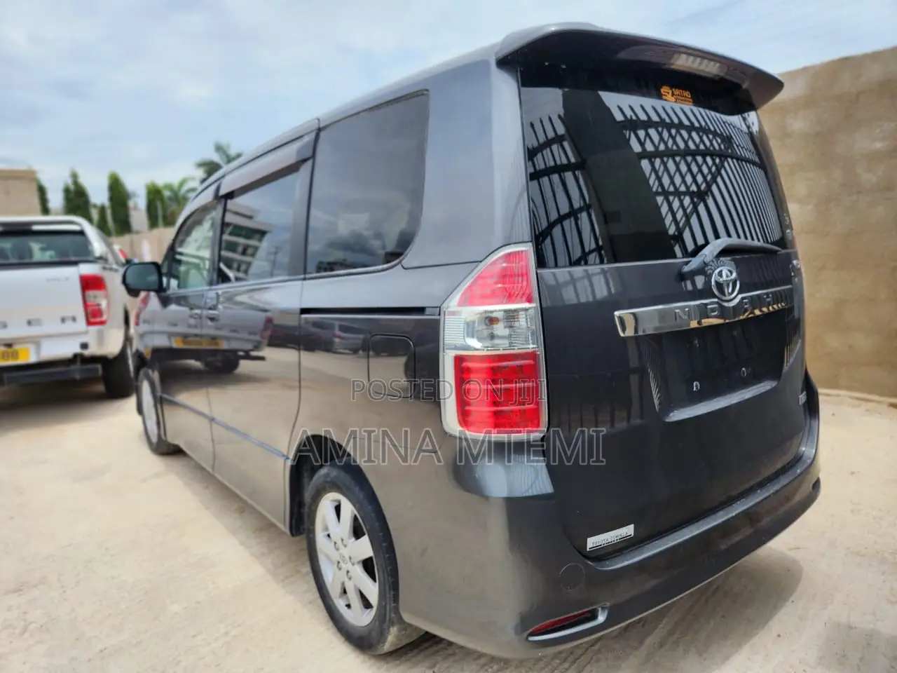 Toyota Noah 2.0 158hp AWD (8 Seater) 2008 Gray
