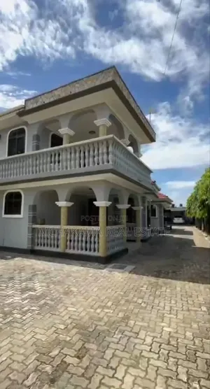 6bdrm Block of Flats in Mchakama Real Estate, Kunduchi for sale