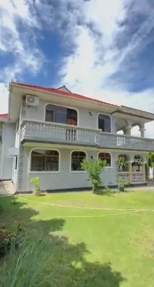 6bdrm Block of Flats in Mchakama Real Estate, Kunduchi for sale