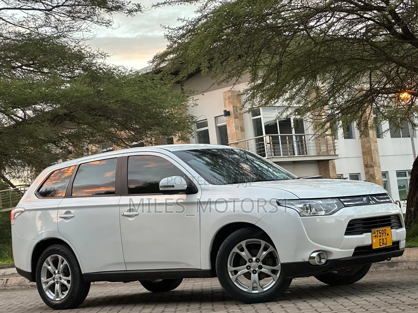 Mitsubishi Outlander 2013 White