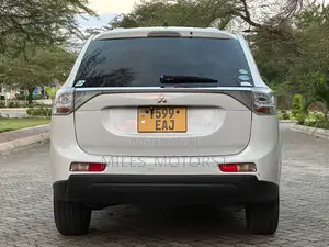 Mitsubishi Outlander 2013 White