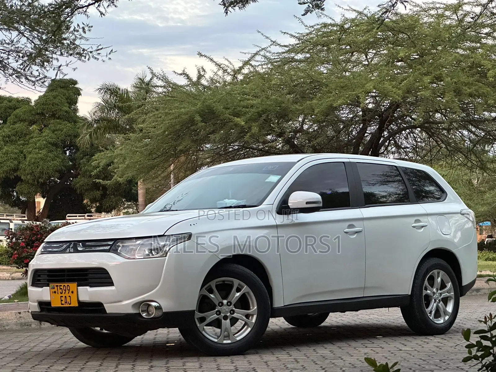 Mitsubishi Outlander 2013 White