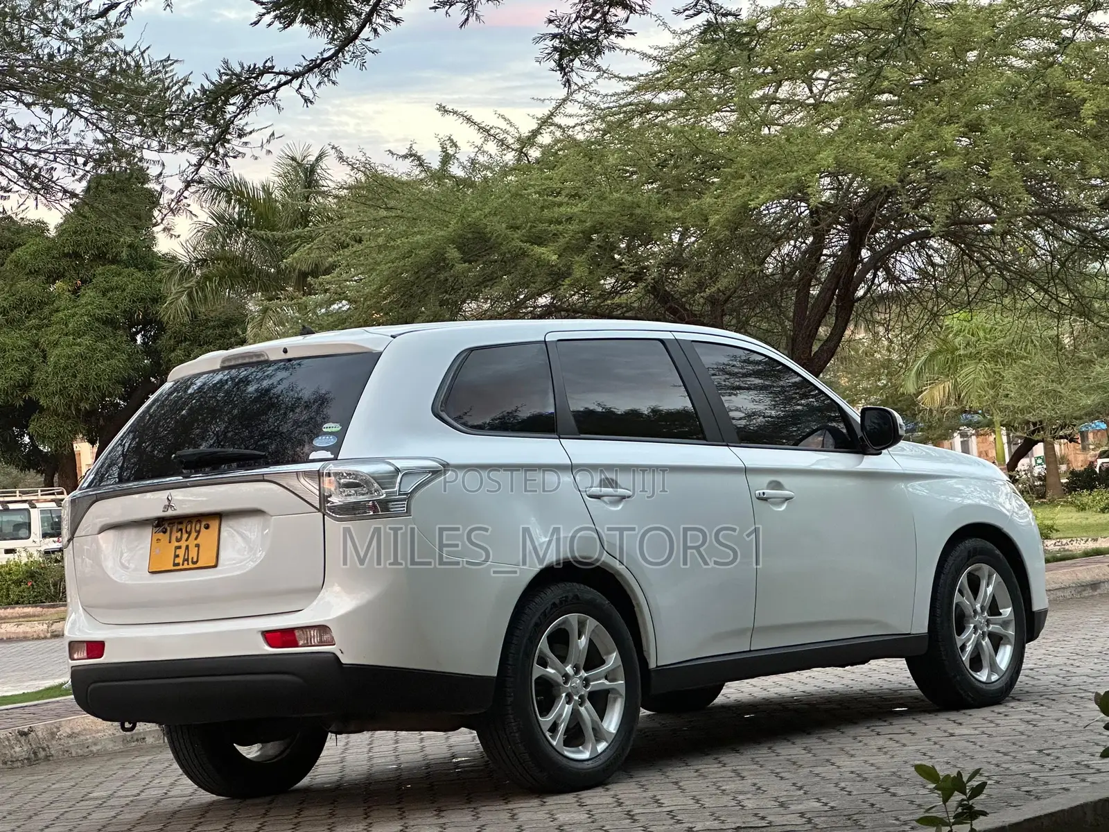 Mitsubishi Outlander 2013 White