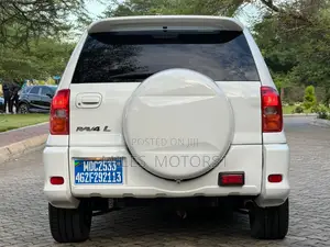 Toyota RAV4 2005 White