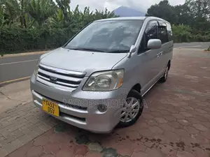 Toyota Noah 2006 Silver