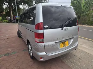 Toyota Noah 2006 Silver