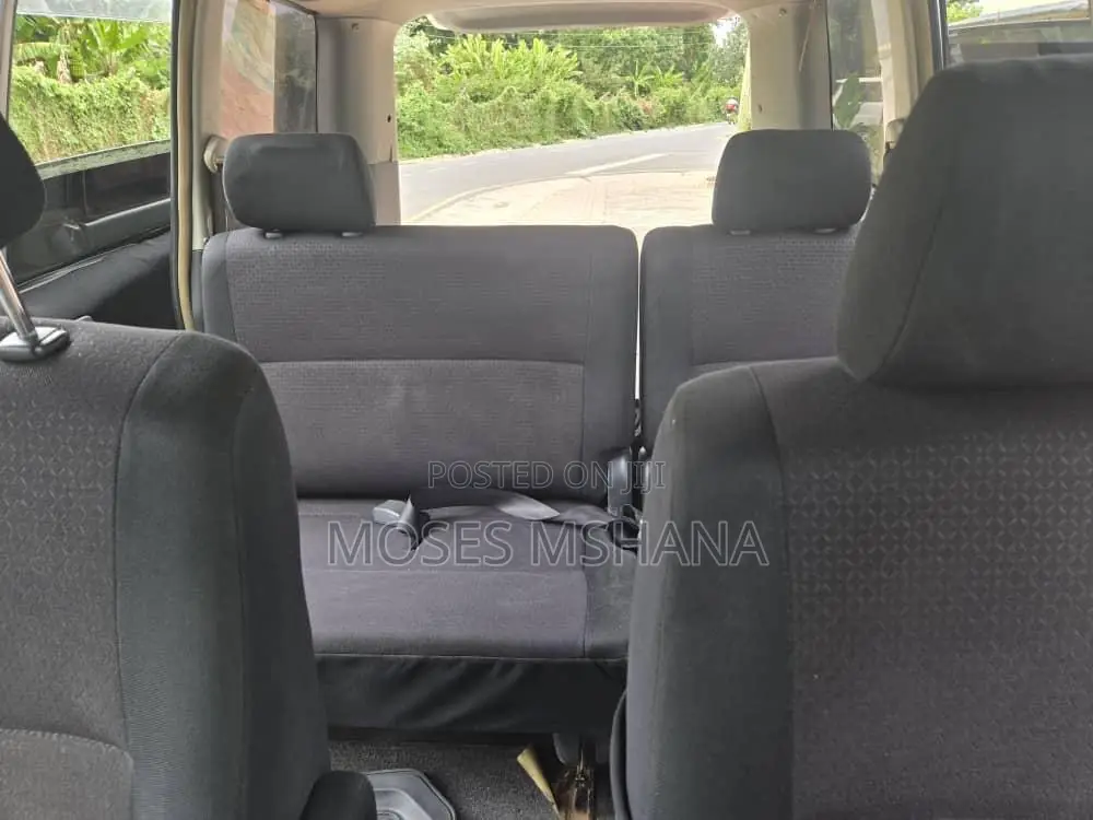 Toyota Noah 2006 Silver