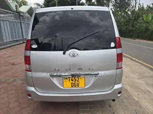 Toyota Noah 2006 Silver