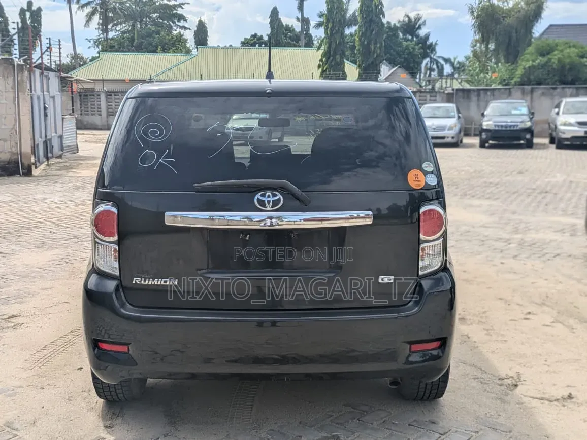 Toyota Corolla Rumion 2010 Black