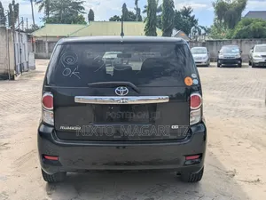 Toyota Corolla Rumion 2010 Black