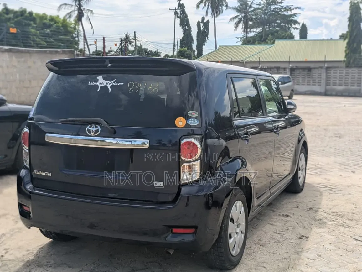 Toyota Corolla Rumion 2010 Black
