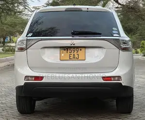 Mitsubishi Outlander 2013 White