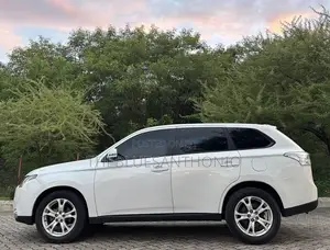 Mitsubishi Outlander 2013 White
