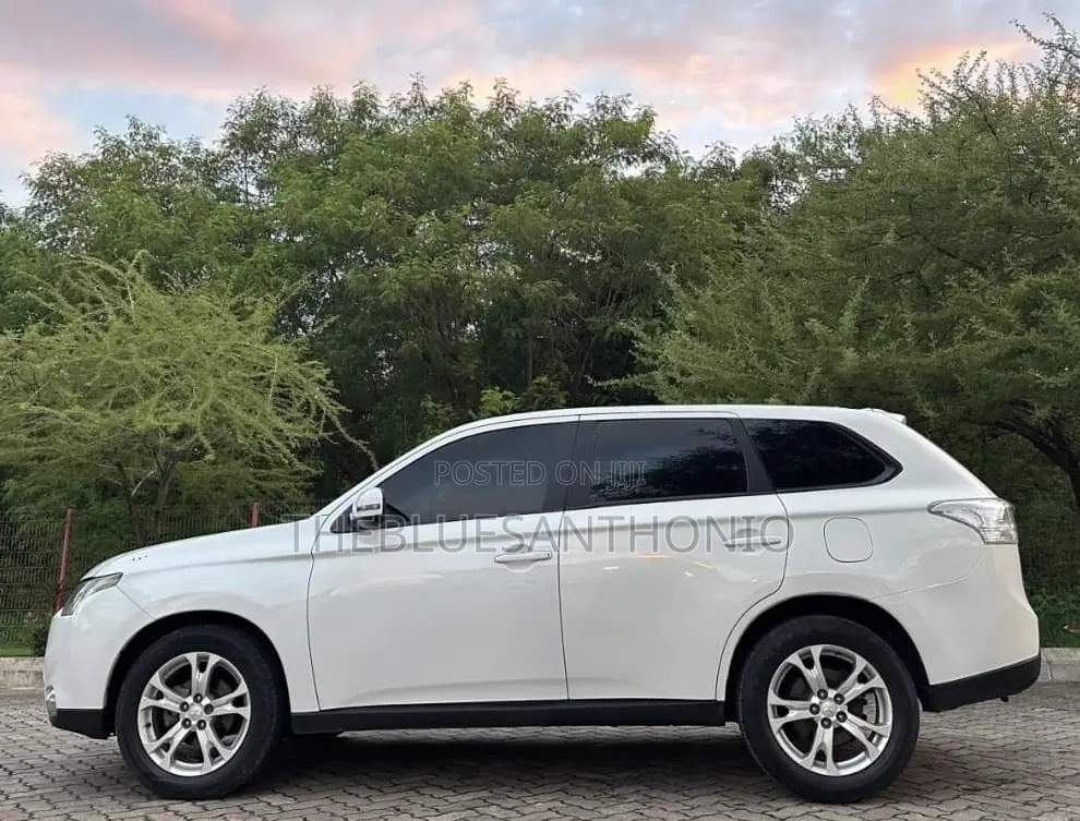 Mitsubishi Outlander 2013 White