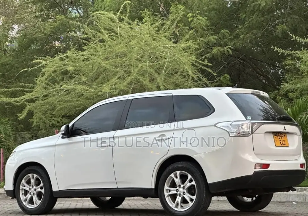 Mitsubishi Outlander 2013 White