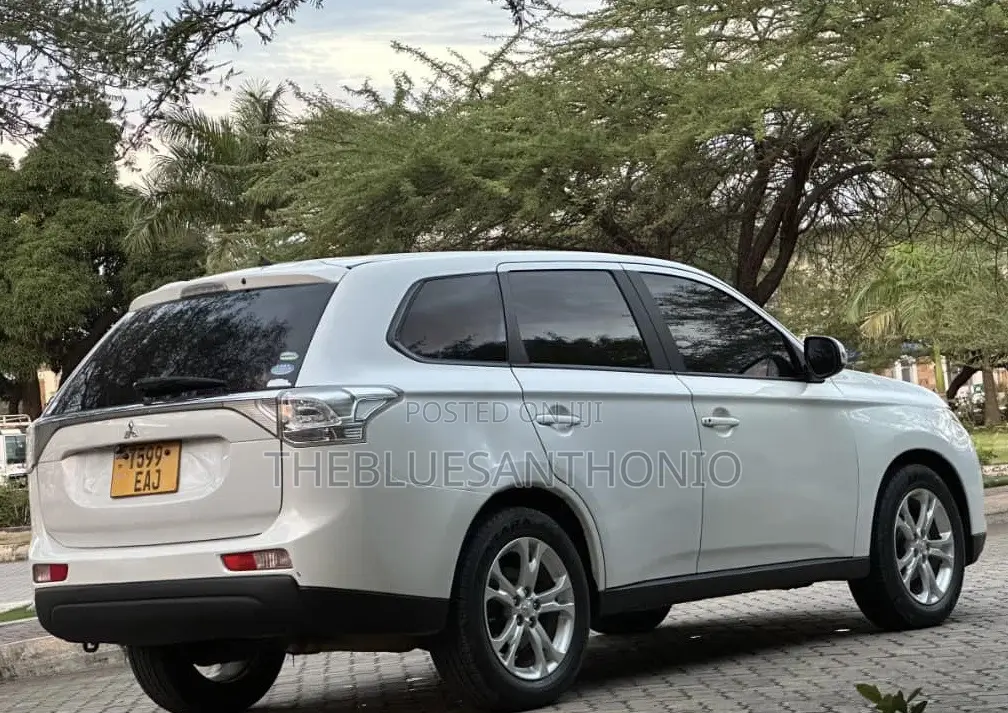 Mitsubishi Outlander 2013 White