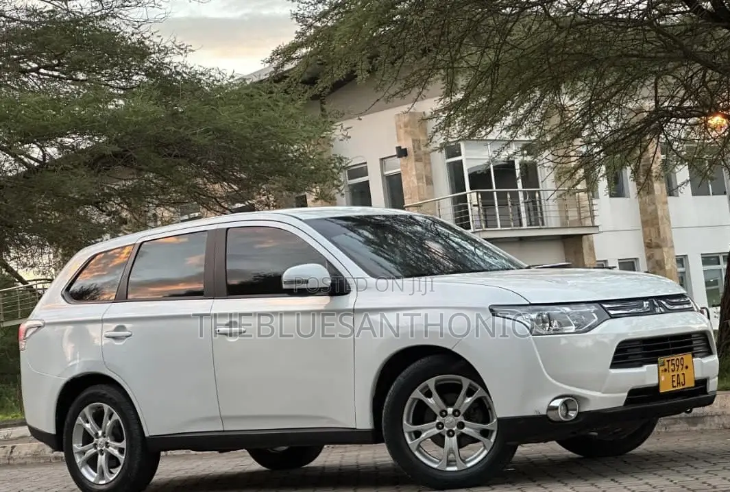 Mitsubishi Outlander 2013 White