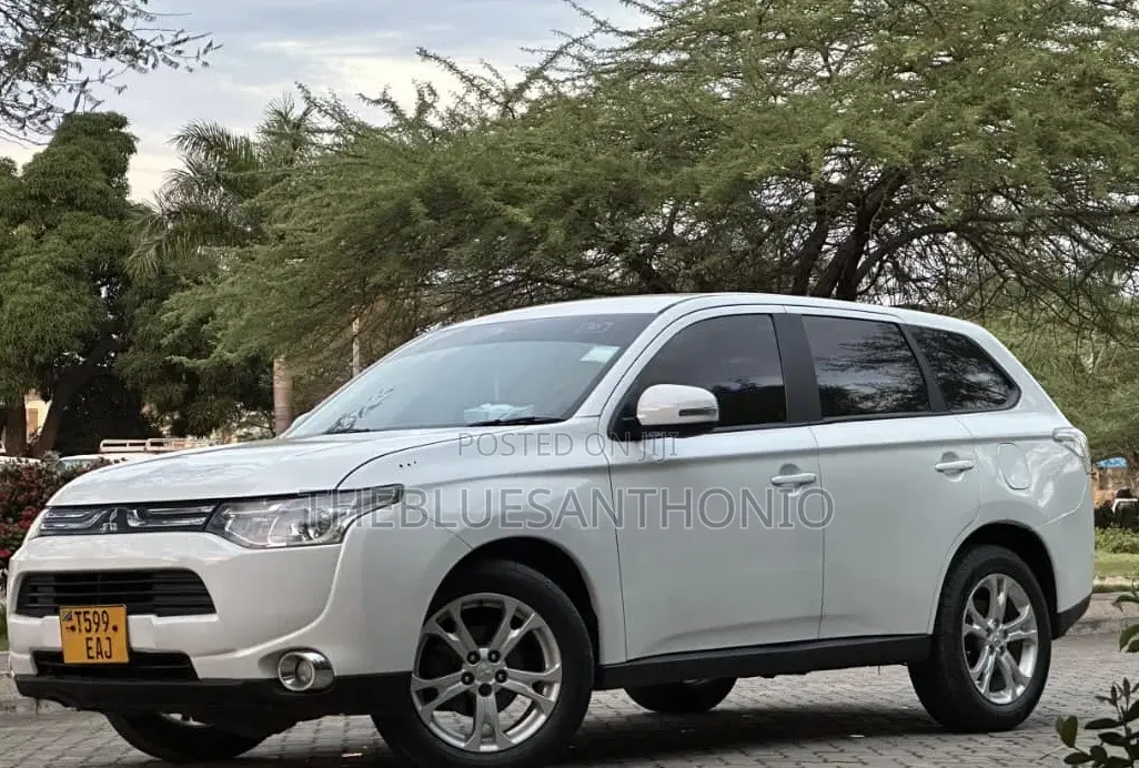 Mitsubishi Outlander 2013 White