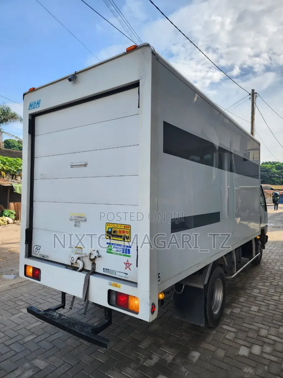 Mitsubishi Canter Box Dody Model Year : 1997 Engine : 4d33 Transmiss