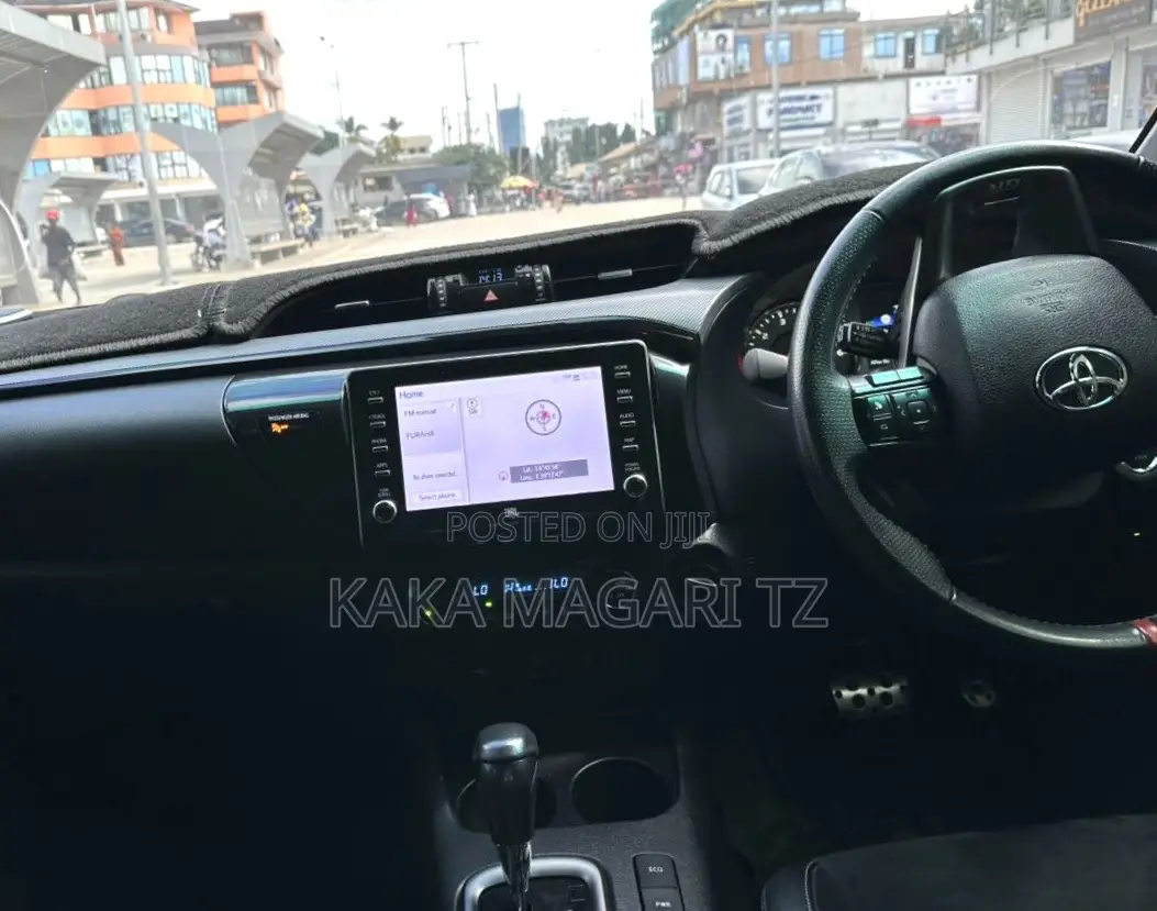 Toyota Hilux 2024 Black