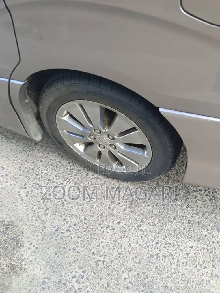 Toyota Alphard 2004 Gray