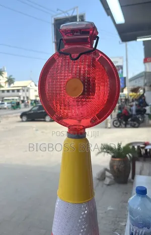 Traffic Cone Warning Light [Solar Warning Becorn]
