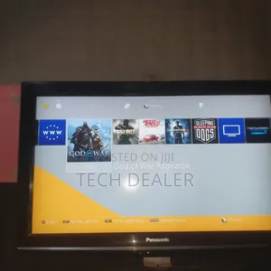 Playstation 4 Slim.