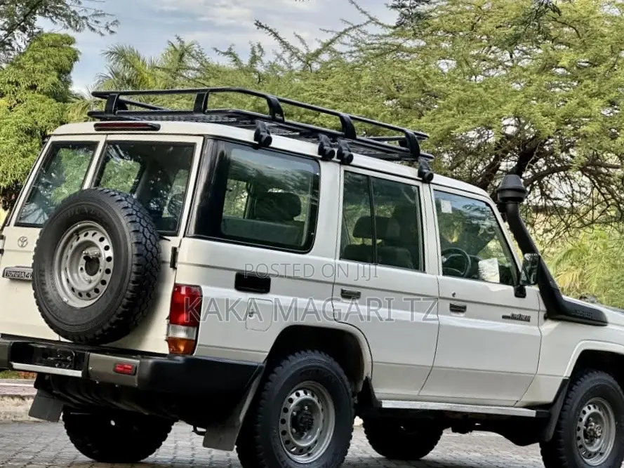 Toyota Land Cruiser 2016 Pearl