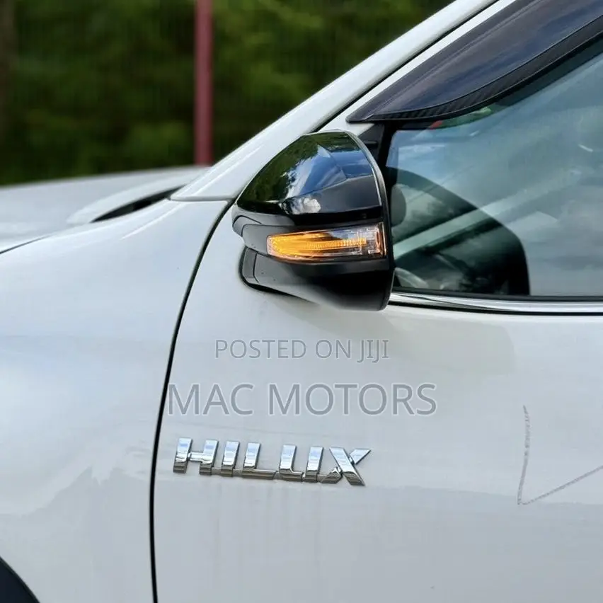 Toyota Hilux 2022 White