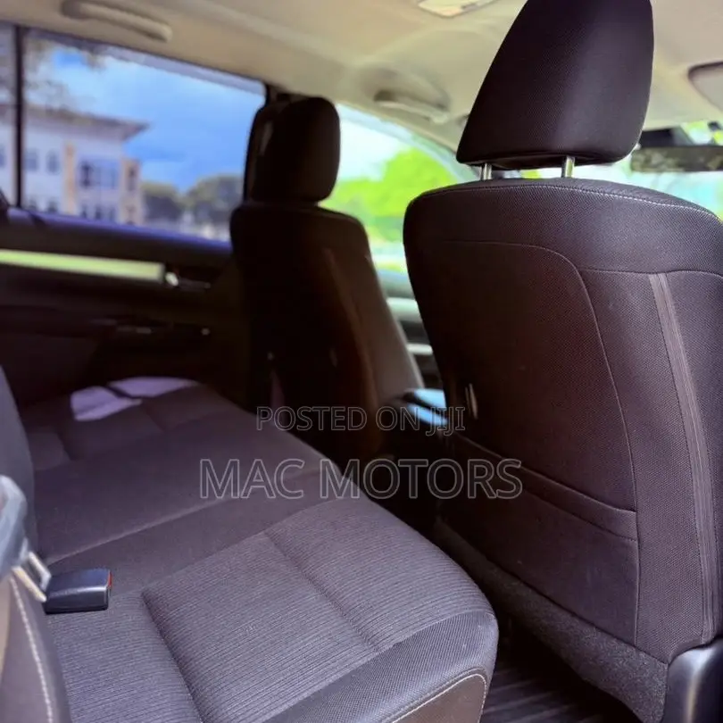 Toyota Hilux 2022 White