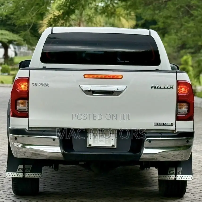Toyota Hilux 2022 White