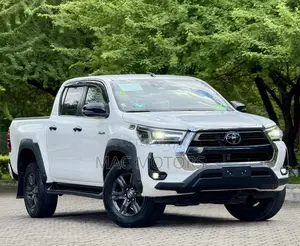 Toyota Hilux 2022 White