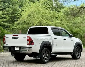 Toyota Hilux 2022 White