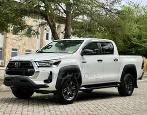 Toyota Hilux 2022 White