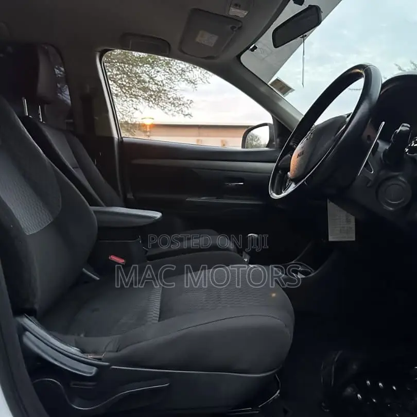 Mitsubishi Outlander 2013 White