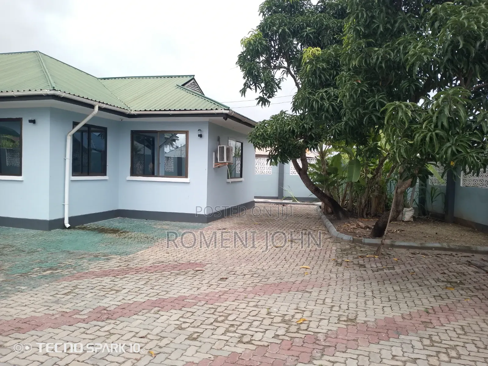 5bdrm House in Tanzania Daresalaam, Ukonga for sale